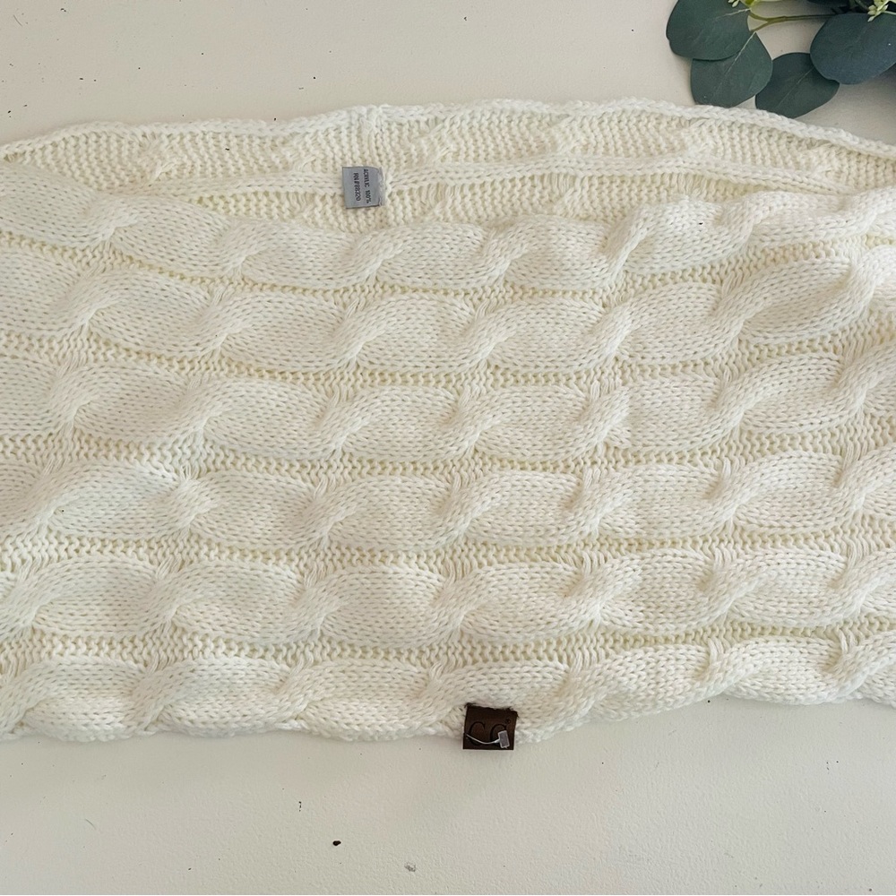 C.C Infinity Scarf - Picture 4 of 5